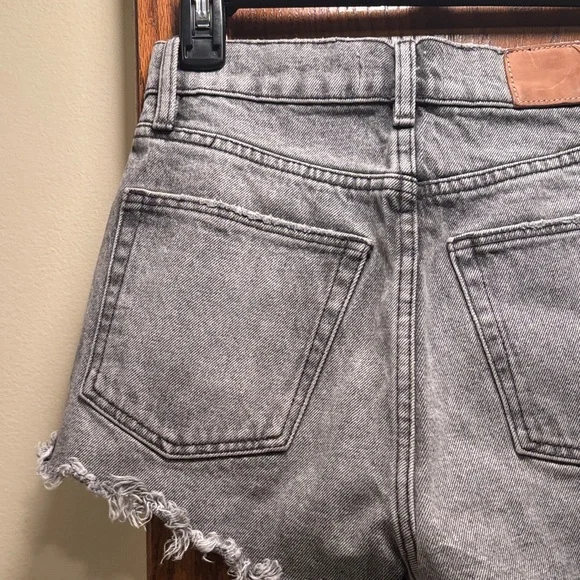 Zara Light Charcoal Denim Shorts with pockets - size 0 - Picture 7 of 11